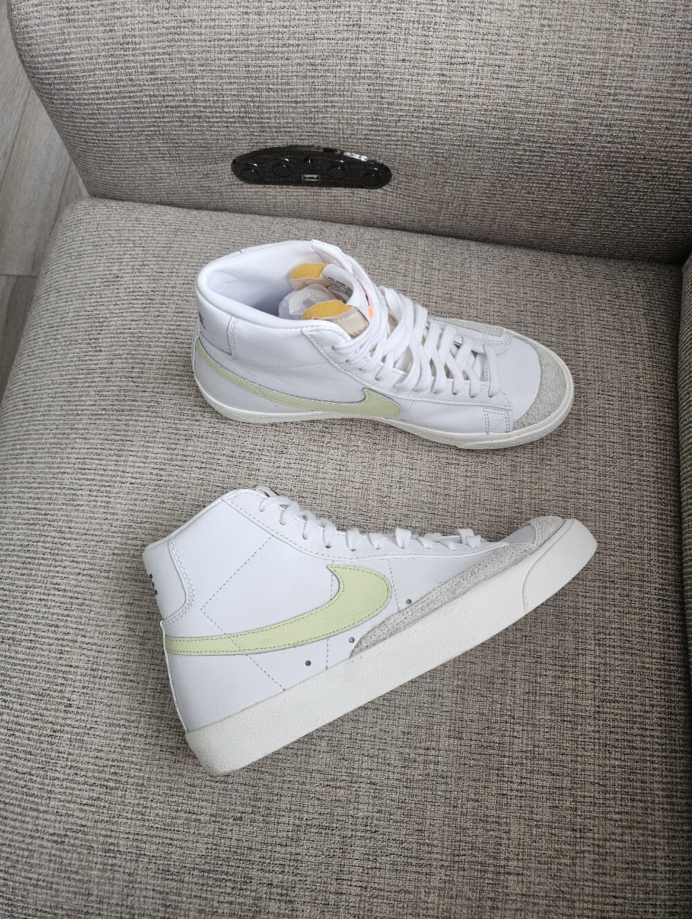 Nike Women's Blazer Mid '77 'Barely Volt Sneakers - Picture 4 of 8